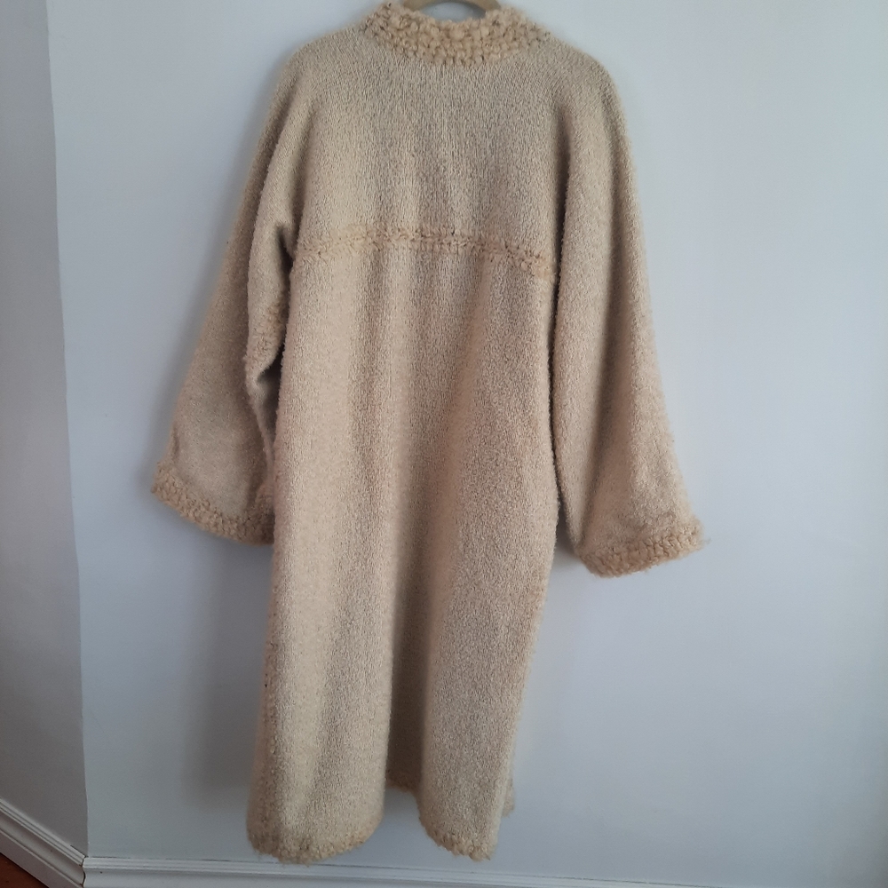VINTAGE Cream Sherpa/Boucle Long COAT with Tartan Plaid Lining - Button Front - Picture 6 of 13
